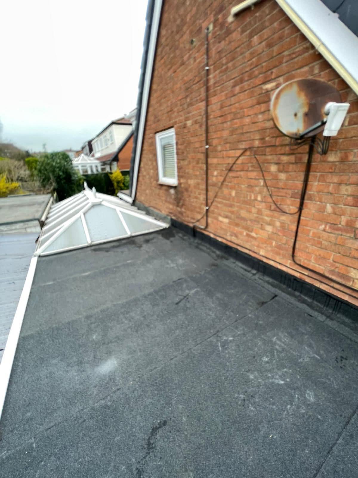 Low-pitch roof with felt waterproofing